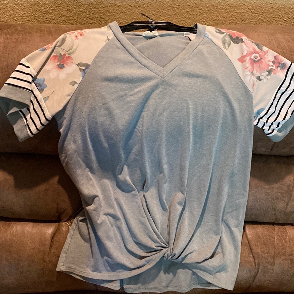 Super cute and comfy top with twisted front